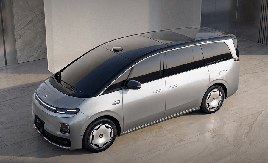 零跑首款旗艦MPV亮相，以雙動力與全棧千伏技術(shù)進軍高端市場