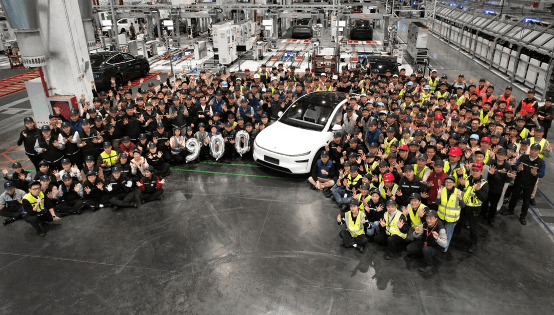 特斯拉全球第900萬輛電動車在上海工廠下線！