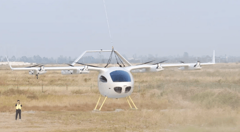 一汽红旗天辇1号飞行汽车原型机完成有保护首飞