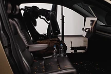 特斯拉Cybercab无人驾驶出租车：自动机械臂清洁，无线充电，6月推出