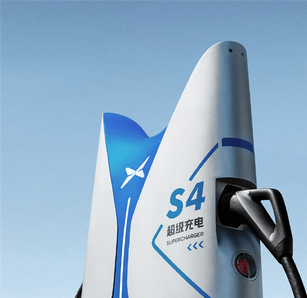 有人在小鵬超充被收51塊占位費(fèi)發(fā)帖控訴 網(wǎng)友：建議去特斯拉充