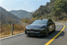 或售20萬(wàn) 極氪007GT實(shí)車(chē)曝光：后備廂暗藏玄機(jī)