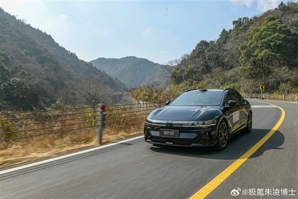 或售20萬 極氪007GT實車曝光：后備廂暗藏玄機(jī)
