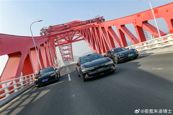 或售20萬 極氪007GT實車曝光：后備廂暗藏玄機(jī)