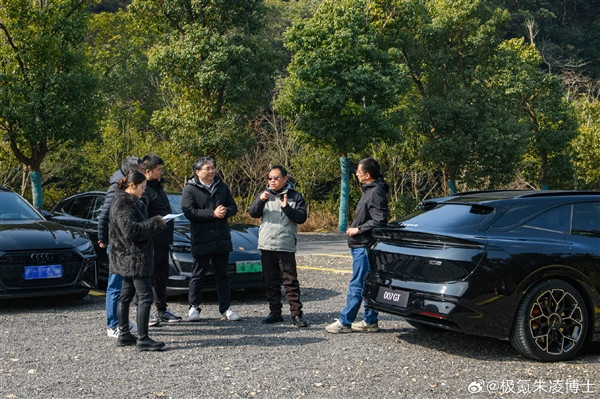或售20萬 極氪007GT實車曝光：后備廂暗藏玄機(jī)