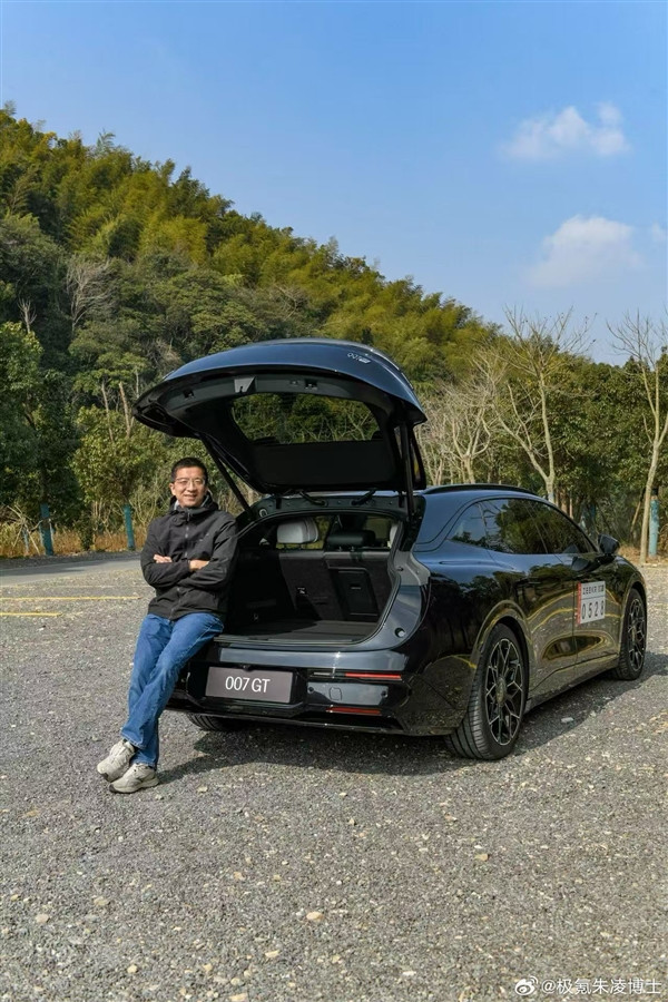 或售20萬 極氪007GT實車曝光：后備廂暗藏玄機(jī)