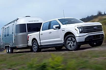 福特CEO：大型电动皮卡拖车不现实，成本过高