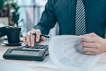 理想汽车2024年销量增33% 净利润下滑31.9% 纯电SUV i8即将发布