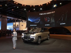 比亞迪仰望U8L上海車展亮相，軸距3250mm配24K純金車標