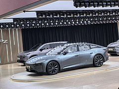 豐田鉑智7亮相上海車展，超5米純電轎跑搭載鴻蒙智艙