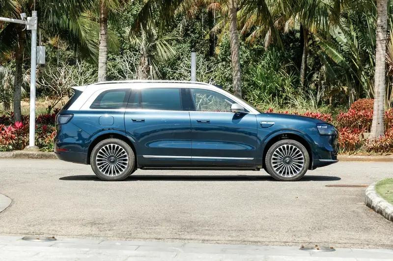 2025款问界M9售价46.98万起，43天大定破5万的新旗舰 SUV