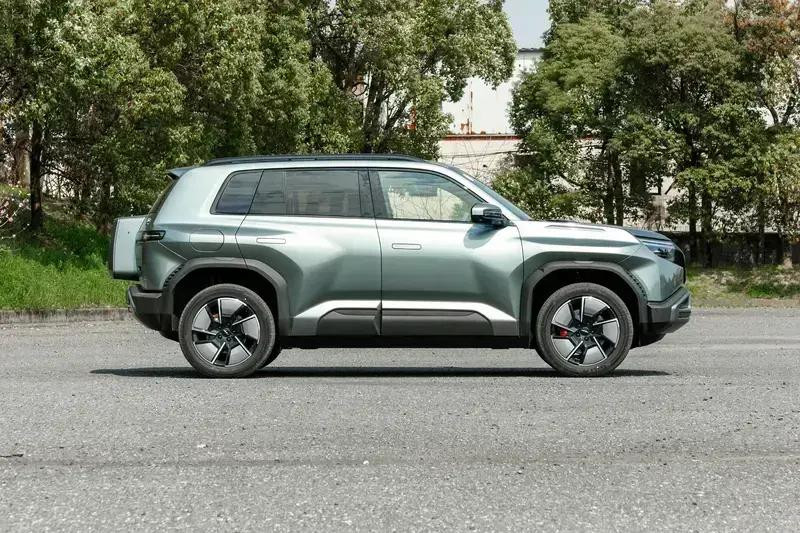 方程豹钛3售15.98万起，零百4.9s，十万用户为何选它？