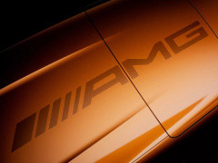 梅赛德斯-AMG四电机纯电超跑预告：近2000马力橙色猛兽