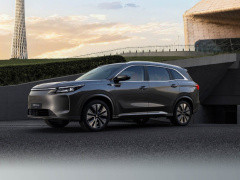 2026款藍電E5 PLUS旗艦版上市，15.98萬元起售，CLTC純電續(xù)航165km