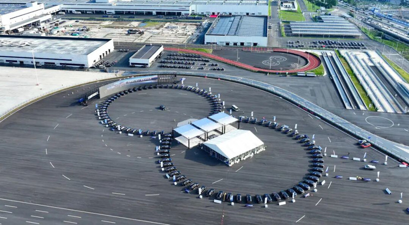 8大汽车集团预警，2026年告别“单一性成长”