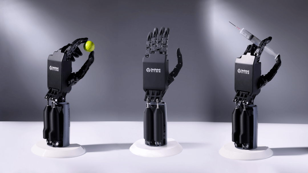 DexHand021 Pro CES 2026 首秀：以高性能高性價(jià)比重新定義科研級靈巧手標(biāo)準(zhǔn)