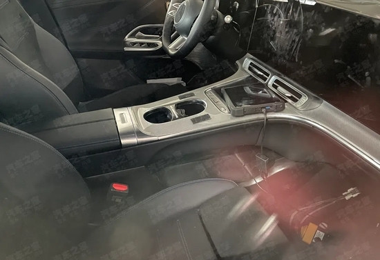 預(yù)計(jì)年內(nèi)發(fā)布 奔馳GLC EV內(nèi)飾諜照曝光