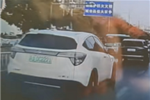 网友看到本田电动车冒黑烟 提醒车主起火！结果却被骗了