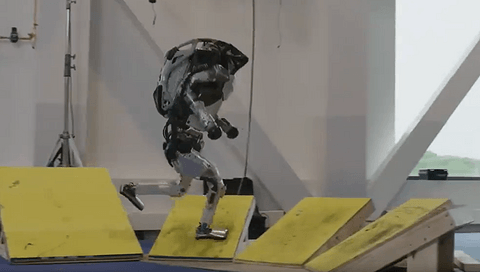 当Atlas不再跳舞：一家网红机器人公司的“脱虚向实”