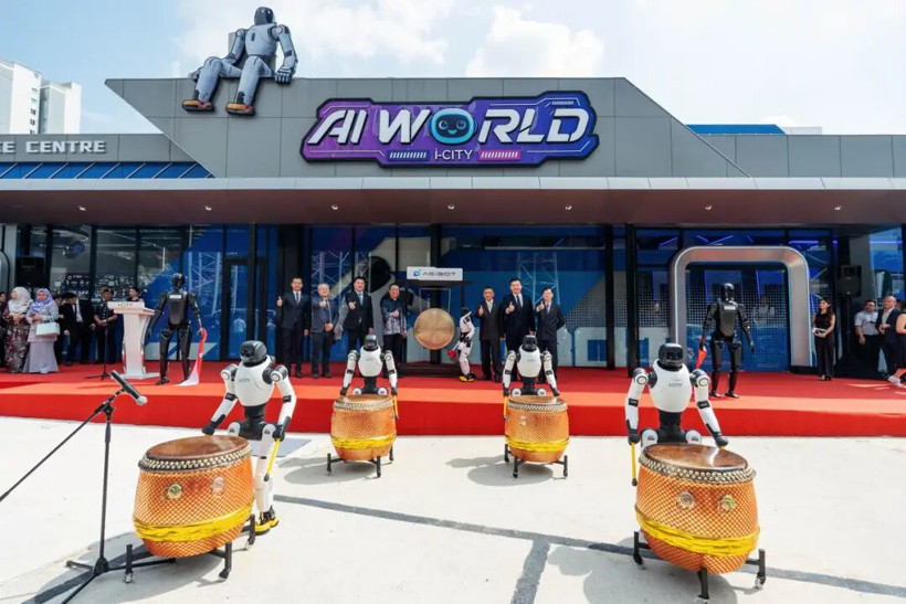 智元机器人海外首家体验馆落地马来西亚