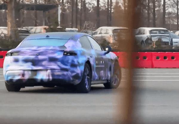 尚界Z7首条动态视频流出：转弯车身几乎看不到侧倾