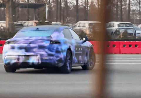 尚界Z7首条动态视频流出：转弯车身几乎看不到侧倾