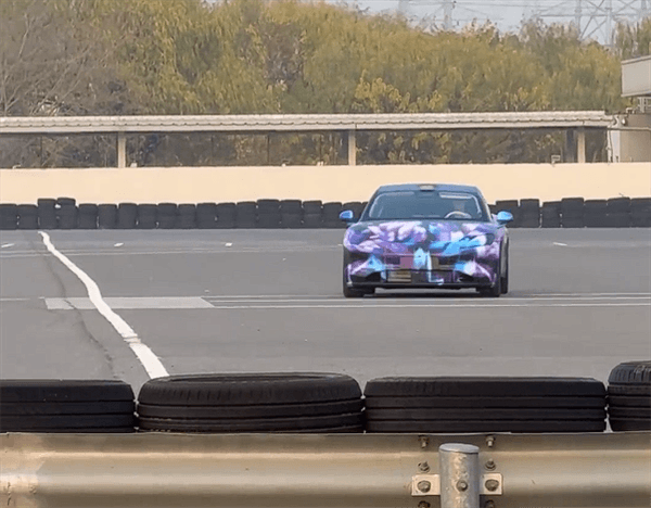 尚界Z7首条动态视频流出：转弯车身几乎看不到侧倾