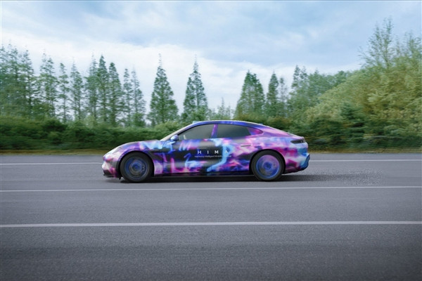 尚界Z7首条动态视频流出：转弯车身几乎看不到侧倾