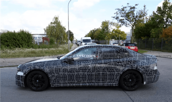 2028款宝马M3大改:轻混动力上线 手动变速箱成历史