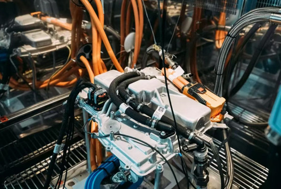 马力破千匹 宝马纯电M3官方谍照发布