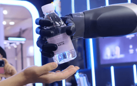 告别“PPT造手”，灵巧手开启量产“卡位战”