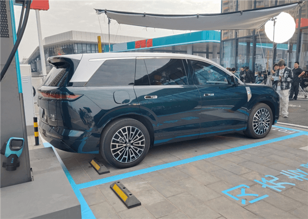 比亞迪大唐無偽實車曝光:車長超5米 零百加速4.9秒