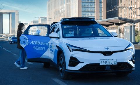 小马智行联手爱特博，布局高端Robotaxi出行服务