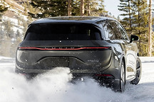 Lucid中型纯电SUV首批原型车完成制造，计划2026年底投产