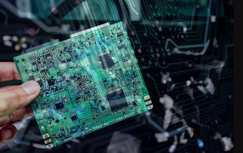 李斌、雷军“吹哨”，芯片危机又来了