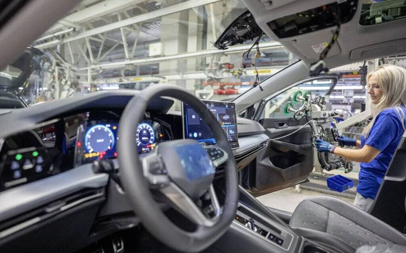 李斌、雷軍“吹哨”，芯片危機又來了