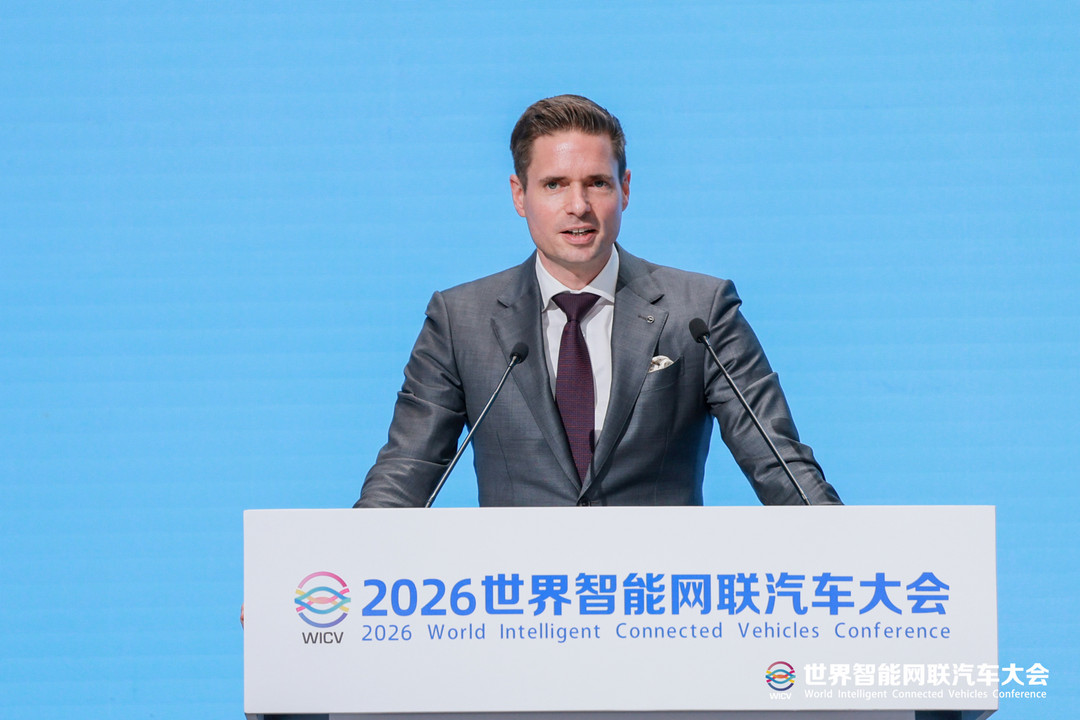 康林松、佟欧福同台点赞“中国速度”，并表示“奔驰不做旁观者”