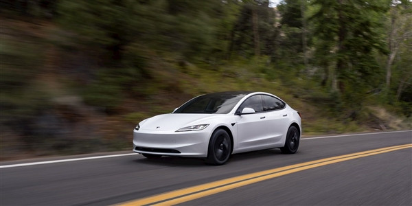 19万的Model 3买不到了!特斯拉或返销美版到加拿大:售价直接翻倍