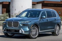 宝马首款三排纯电SUV iX7伪装车曝光