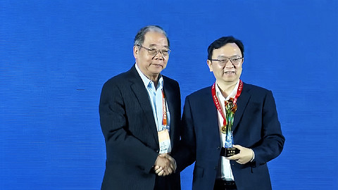 祝贺！比亚迪王传福获2026汽车工业饶斌奖