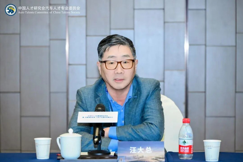 欧洲——中国汽车的问巅之路 2026全球华人汽车精英联合年会暨“中国拥抱世界”汽车产业国际发展论坛成功举办