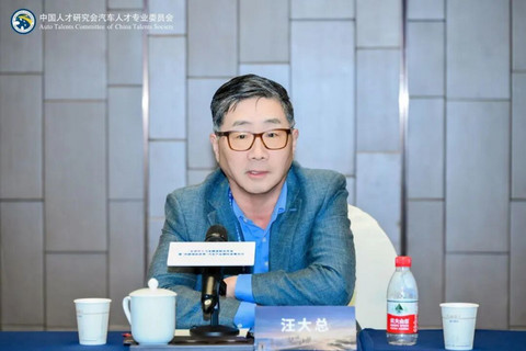欧洲——中国汽车的问巅之路 2026全球华人汽车精英联合年会暨“中国拥抱世界”汽车产业国际发展论坛成功举办