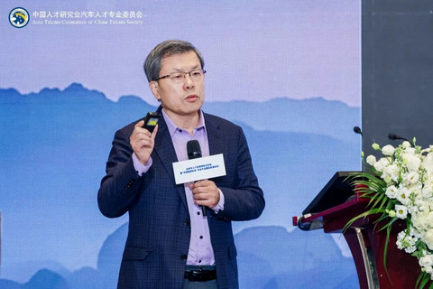 欧洲——中国汽车的问巅之路 2026全球华人汽车精英联合年会暨“中国拥抱世界”汽车产业国际发展论坛成功举办