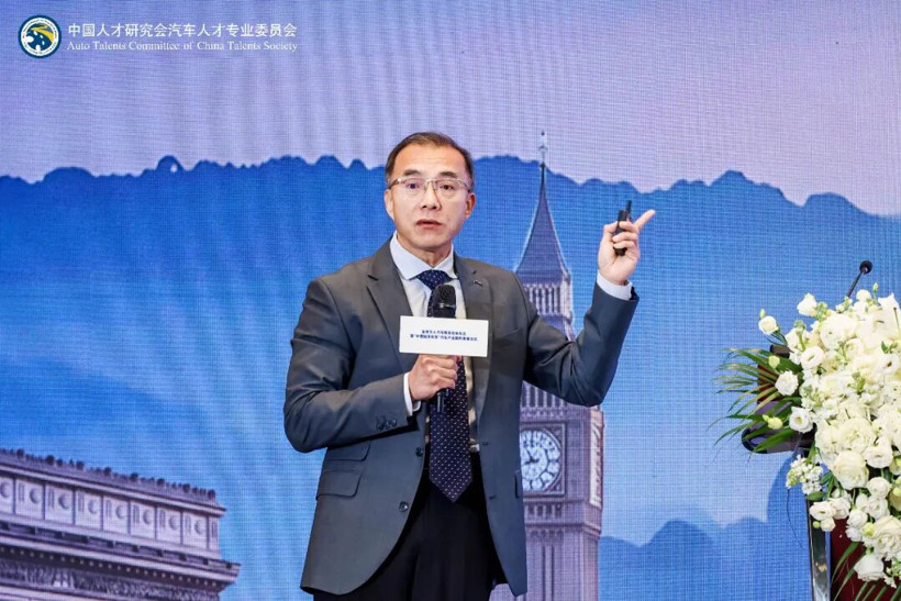 欧洲——中国汽车的问巅之路 2026全球华人汽车精英联合年会暨“中国拥抱世界”汽车产业国际发展论坛成功举办