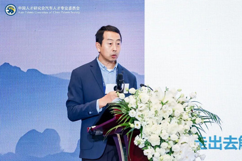 欧洲——中国汽车的问巅之路 2026全球华人汽车精英联合年会暨“中国拥抱世界”汽车产业国际发展论坛成功举办