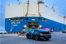 新款小鹏P7+正式开启海外大规模发运：全球18国同步启运