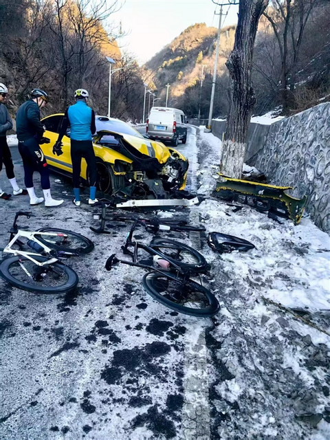 山路飙到125km/h 一小米SU7 Ultra撞毁:官方救援电话秒通