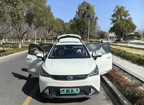 第一代新能源车主：说换电池贵都是扯 有本事把电池开坏试试