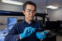 休斯顿大学开发“热二极管”改善散热 可延长电动汽车电池寿命