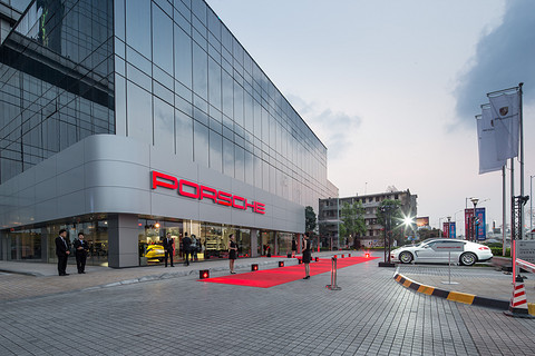 奔驰官降，消费者受益？